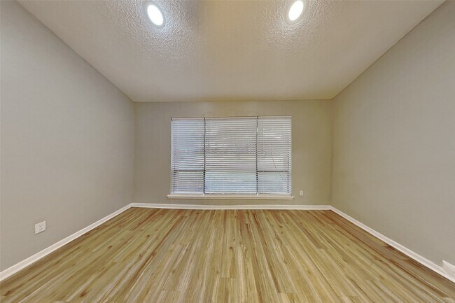 542 Enchanted Hollow Dr in Spring, TX - Building Photo - Building Photo