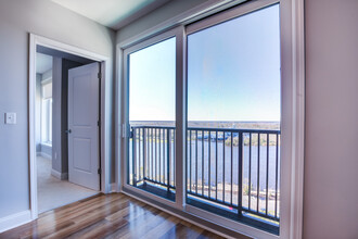 Overlook at RiverPlace in Wilmington, NC - Building Photo - Building Photo