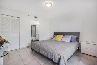 17801 N Bay Rd in Sunny Isles Beach, FL - Building Photo - Building Photo