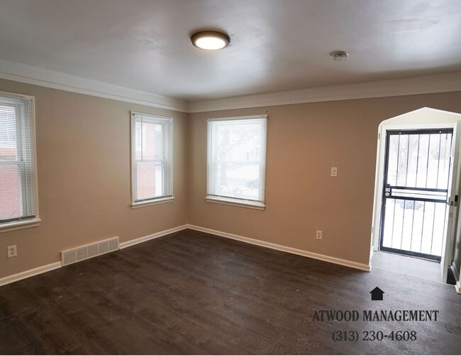 This beautifully updated 3-bedroom, 1-bath single-family home is ready for move-in! in Highland Park, MI - Building Photo - Building Photo