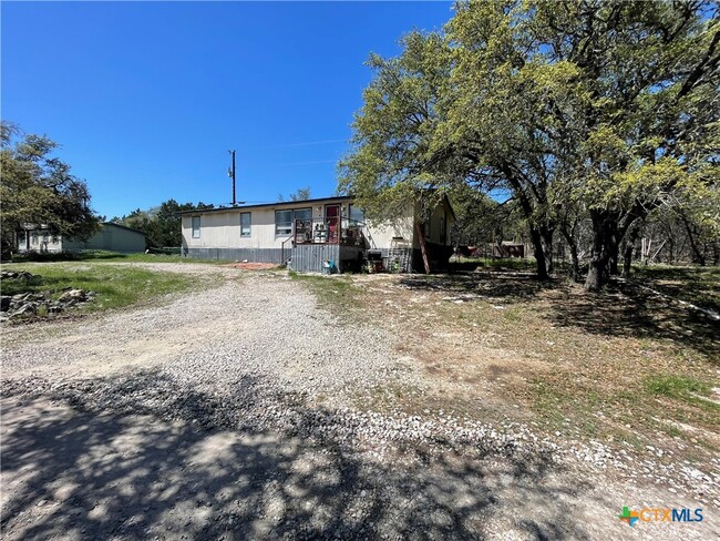 627 Buck Trail in Canyon Lake, TX - Building Photo - Building Photo