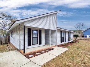 6594 Honeysuckle Dr in Fayetteville, NC - Building Photo - Building Photo