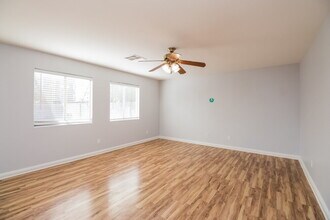 16809 W Central St in Surprise, AZ - Foto de edificio - Building Photo