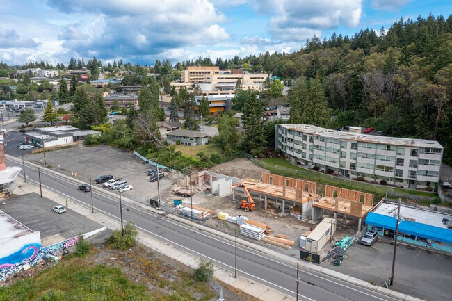 2091 Wheaton Way in Bremerton, WA - Foto de edificio - Building Photo