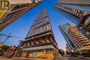 181 Dundas St E in Toronto, ON - Building Photo