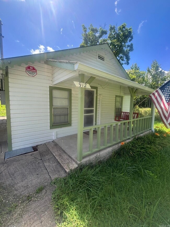 912 Vivian St in Mena, AR - Building Photo - Building Photo
