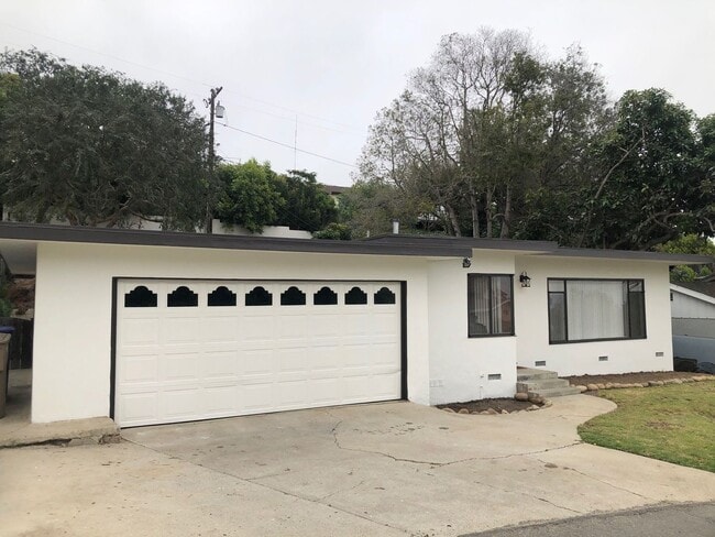 360 Manzanita Ave in Ventura, CA - Building Photo - Building Photo