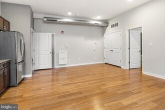 2418 Frankford Ave in Philadelphia, PA - Building Photo - Building Photo