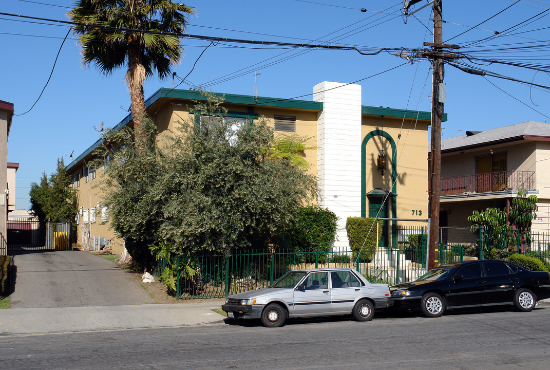 713 N Market St in Inglewood, CA - Building Photo