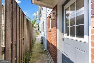 513 E Custis Ave in Alexandria, VA - Building Photo