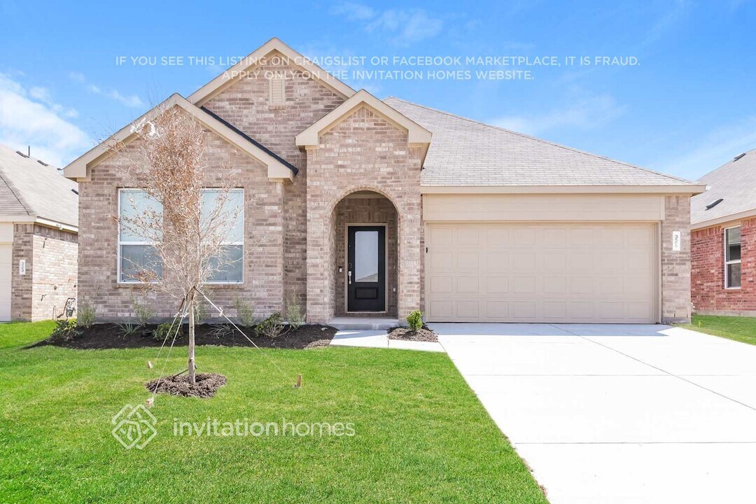 325 Sedalia Trl in Justin, TX - Foto de edificio