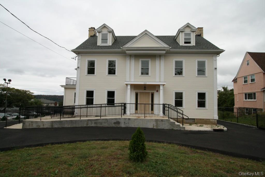 385 Palisade Ave in Yonkers, NY - Building Photo