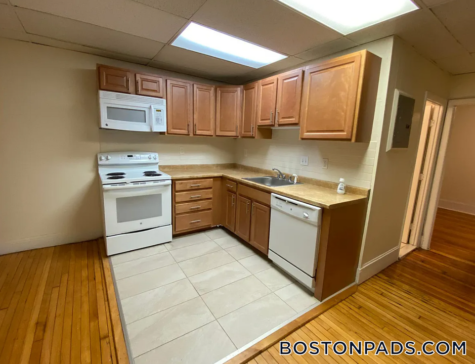 439 Cambridge St in Boston, MA - Building Photo