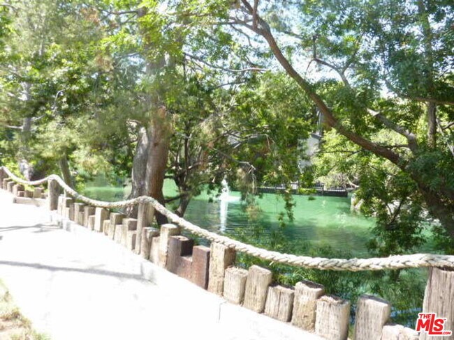 3305 Raintree Cir in Culver City, CA - Building Photo - Building Photo