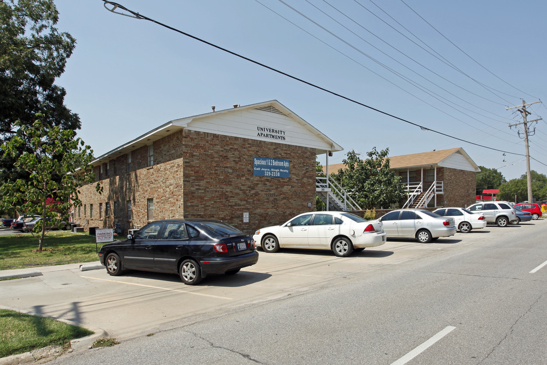 University Apartments in Edmond, OK - Building Photo