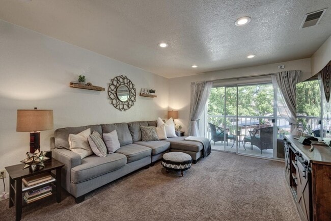 1324 Chateau Cmn, Unit 208 in Livermore, CA - Building Photo - Building Photo