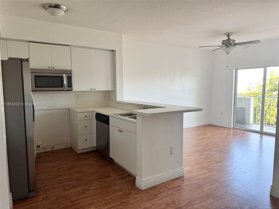 11060 SW 196th St in Cutler Bay, FL - Building Photo