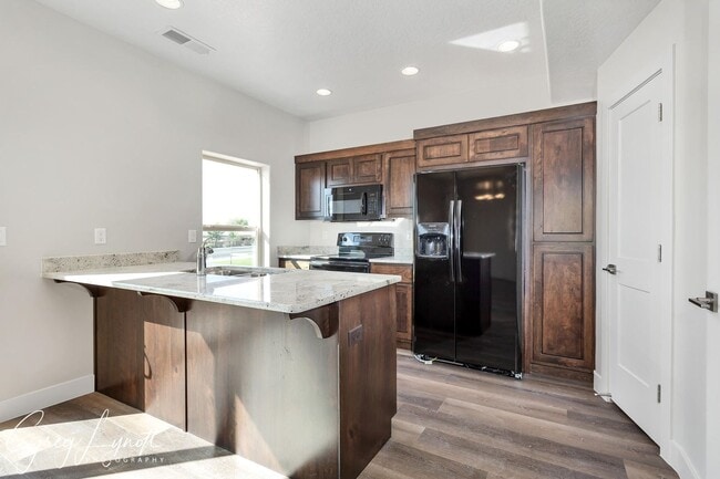 2675 E 450 N in Saint George, UT - Foto de edificio - Building Photo