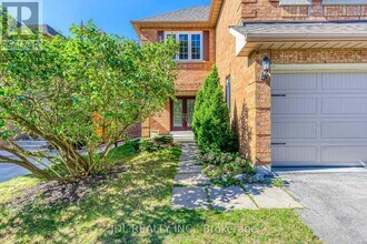 2206 Glenfield Rd in Oakville, ON - Building Photo - Building Photo
