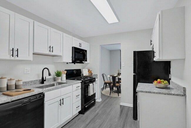 The Warwick Apartments in Silver Spring, MD - Foto de edificio - Building Photo