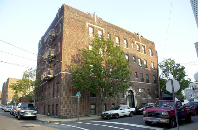 22-26 Weldon St in Jersey City, NJ - Building Photo - Building Photo