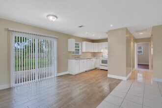 571 SW Comet Terrace in Port St. Lucie, FL - Building Photo - Building Photo
