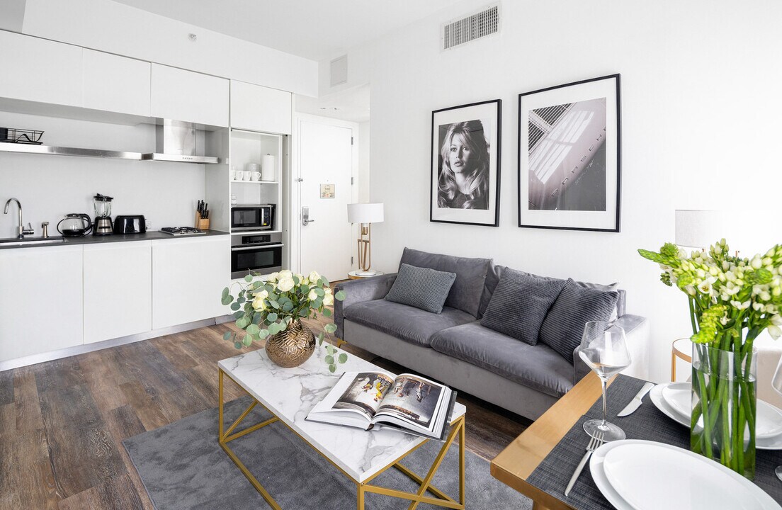 70 W 45th St in New York, NY - Building Photo