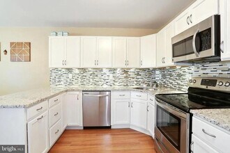 9725 Kings Crown Ct in Fairfax, VA - Building Photo - Building Photo