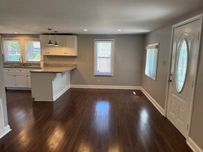511 Phillips St in Lowell, NC - Building Photo - Building Photo