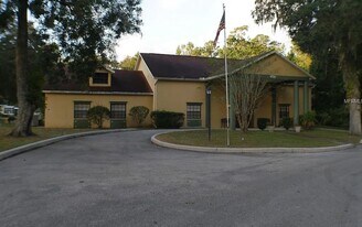 2877 Kingswood Cir in Brooksville, FL - Building Photo