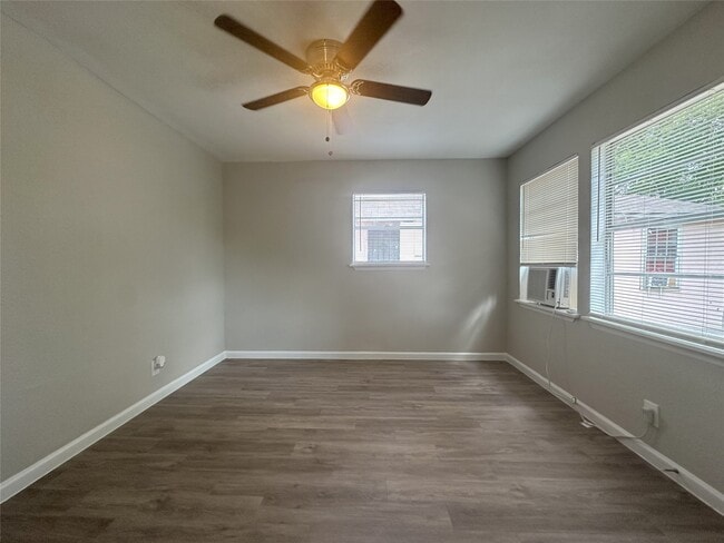 515 Margil St in San Antonio, TX - Foto de edificio - Building Photo