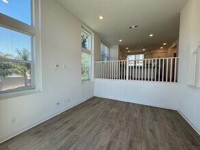 10462 Harlow Cir in San Diego, CA - Foto de edificio - Building Photo