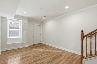 2206 Cambridge St in Baltimore, MD - Foto de edificio - Building Photo