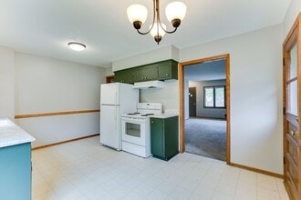 1661 Leone Ave E in St. Paul, MN - Building Photo - Building Photo