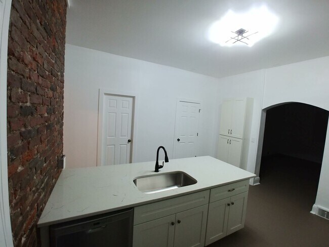 98 Beltzhoover Ave in Pittsburgh, PA - Building Photo - Building Photo