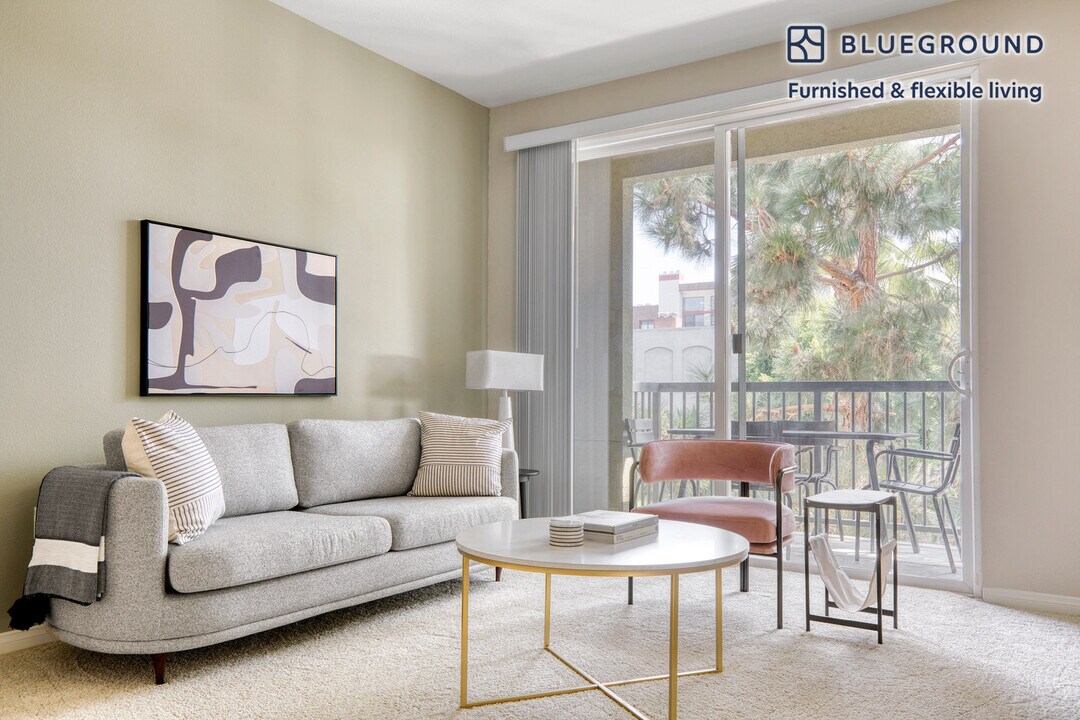 8700 Pershing Dr-Unit -FL2-ID909 in Los Angeles, CA - Building Photo