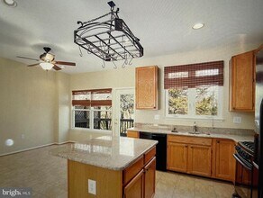 14618 Indian Summer Ct in Centreville, VA - Building Photo - Building Photo