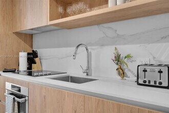 11 NE 6th St in Miami, FL - Building Photo - Building Photo