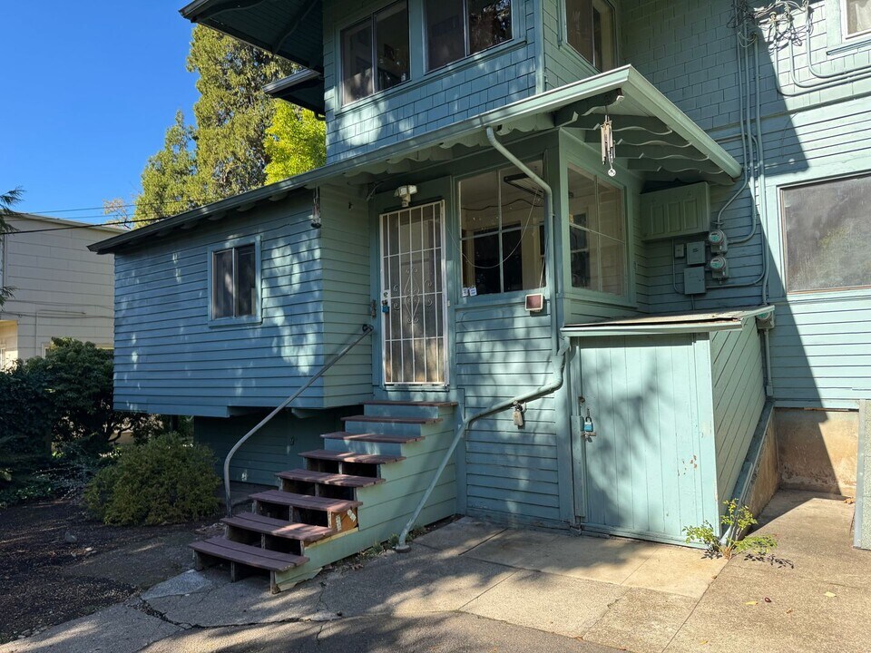 612 W 10th Ave in Eugene, OR - Building Photo