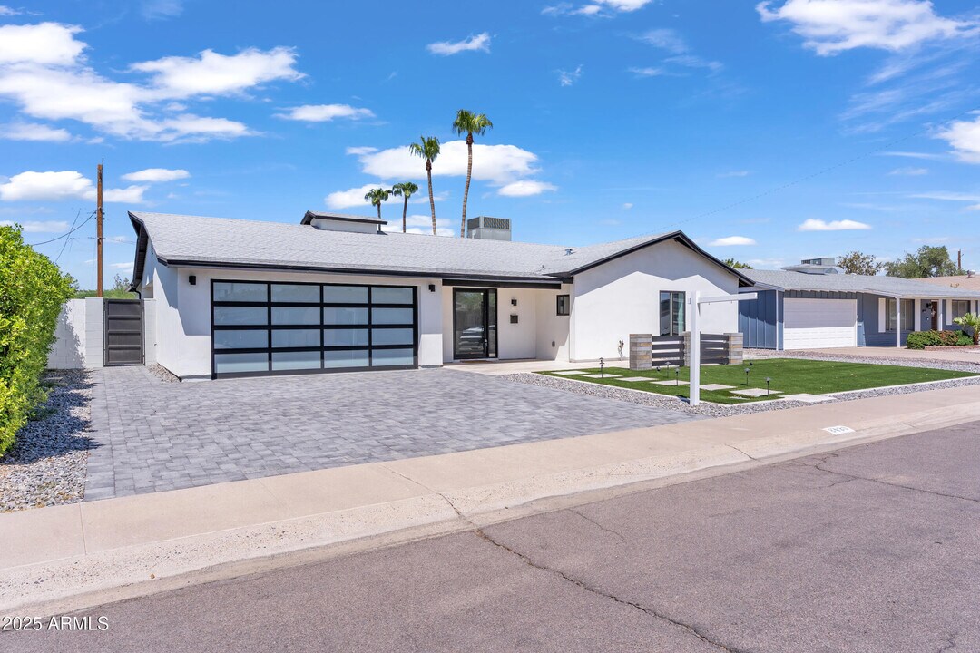 8430 E Fairmount Ave in Scottsdale, AZ - Foto de edificio