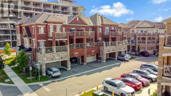 3018 Eighth Line in Oakville, ON - Building Photo - Building Photo