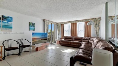 3015 N Ocean Blvd, Unit 3J in Fort Lauderdale, FL - Building Photo - Building Photo