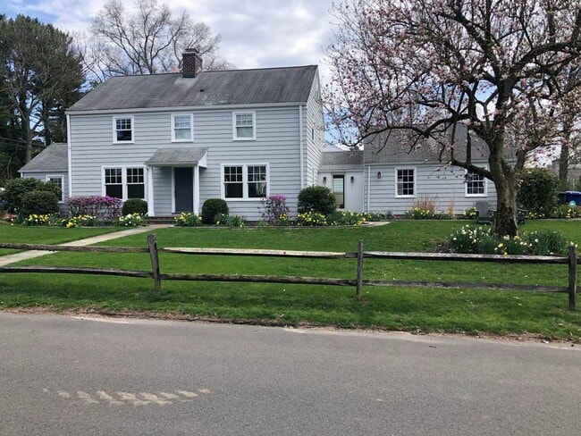 1 Juniper Rd in Westport, CT - Building Photo - Building Photo