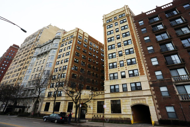 Bristol Apartments in Chicago, IL - Building Photo - Building Photo