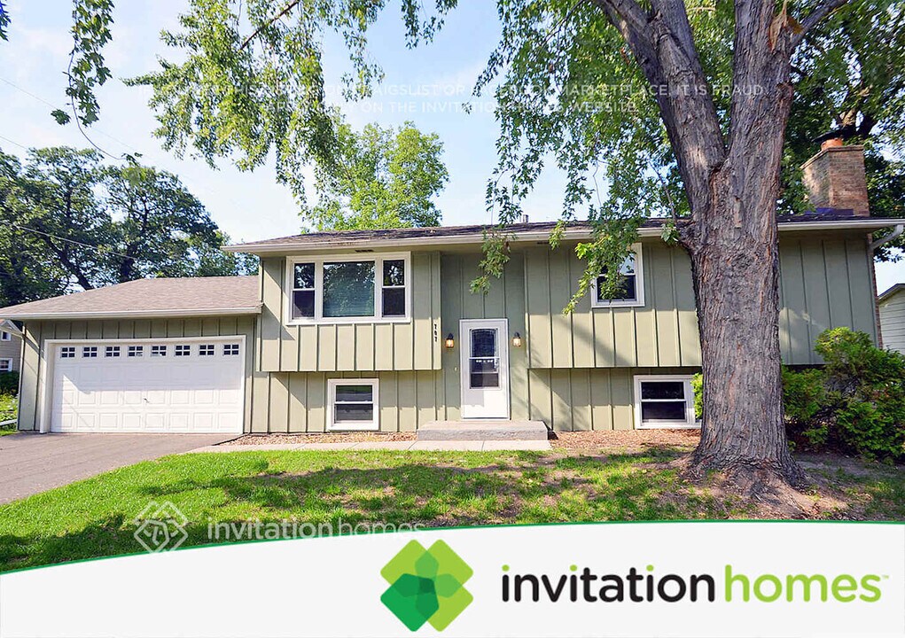 707 S Shore Dr in Forest Lake, MN - Building Photo