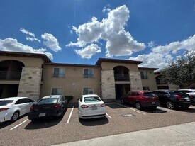 9805 Sterling Loop, Unit 204 in Laredo, TX - Building Photo