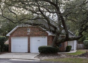206 Parkwood Cir in Niceville, FL - Building Photo
