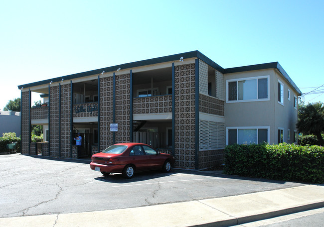 11 Linscheid Dr in Pittsburg, CA - Foto de edificio - Building Photo