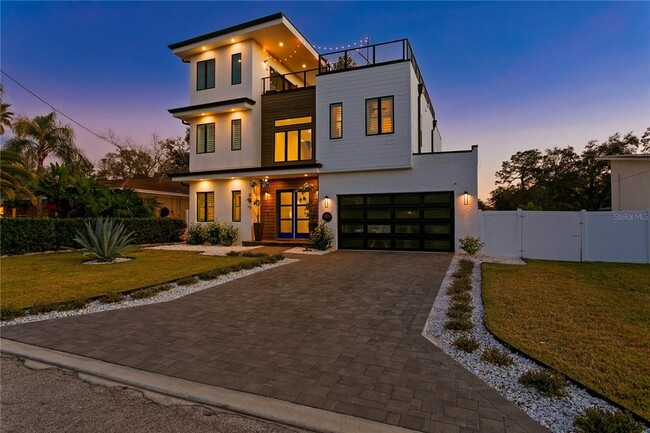 property at 1308 W Plymouth St
