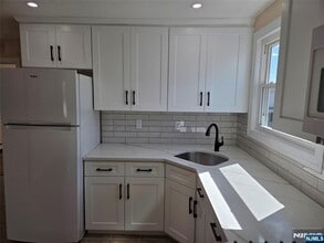 14 Chestnut St in Elmwood Park, NJ - Building Photo - Building Photo